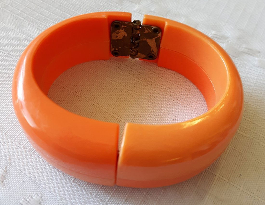 mid century bakelite? clamper bracelet orange! (1 of 3)