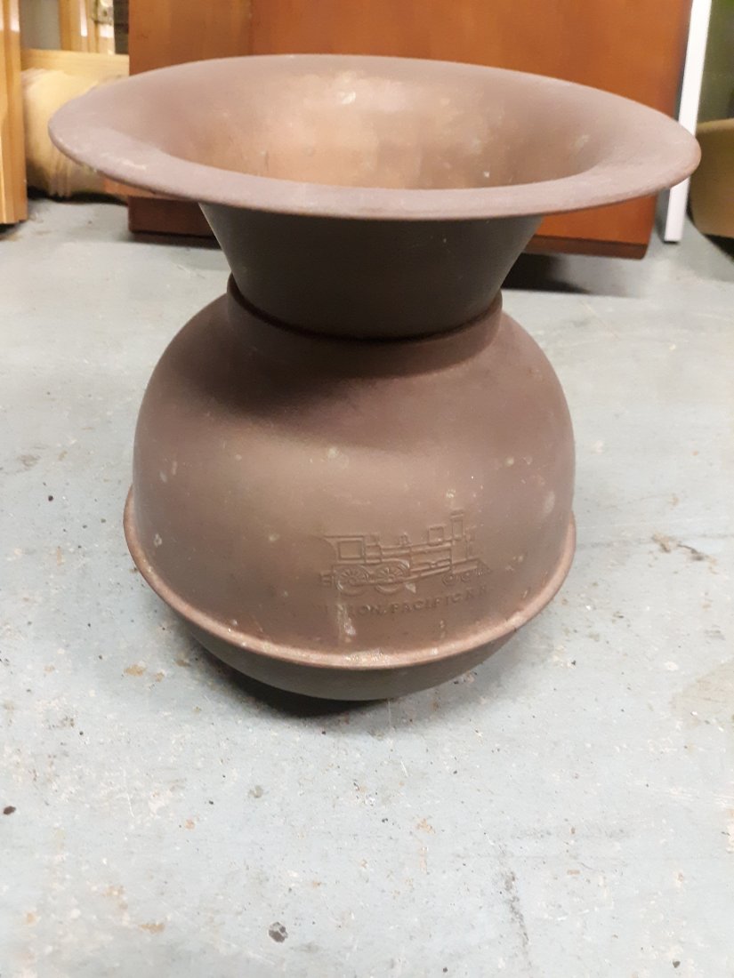 vintage union pacific railroad spittoon (1 of 7)