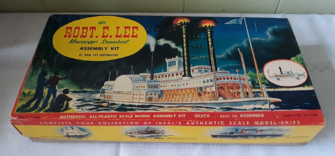 vintage ideal toy Robert E Lee steamboat in box (1 of 4)