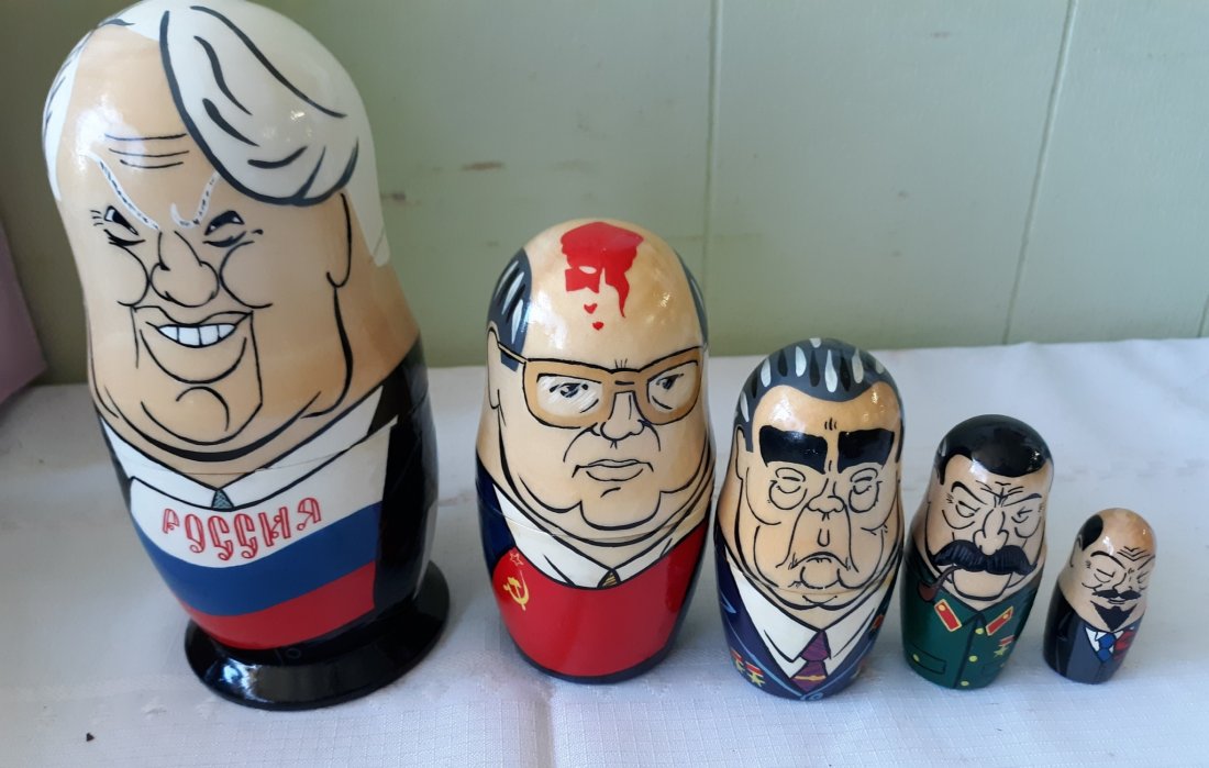 Russian Nesting Doll set signed Poccnr (1 of 9)