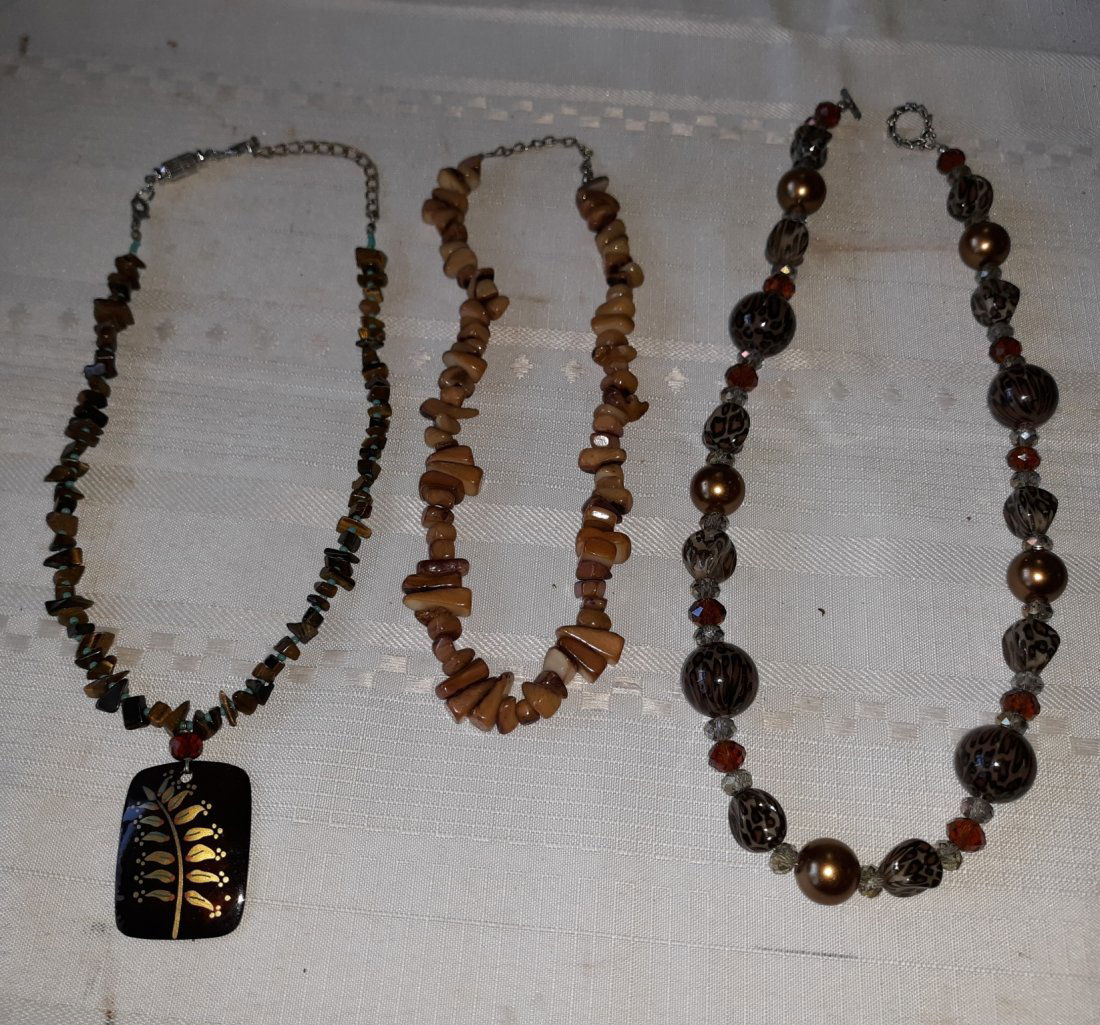 Estate Necklaces lot of 3 2 are stone (1 of 5)
