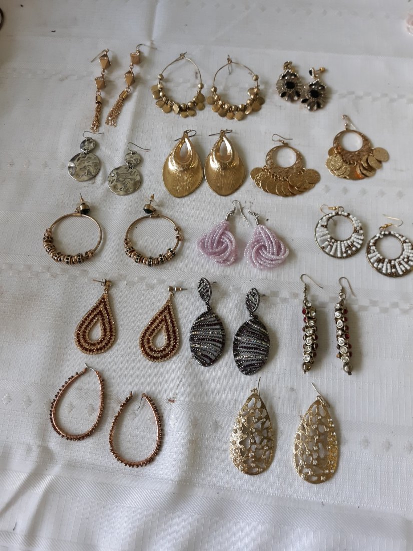 Earrings Pierced lot of 14 crystals & more!: all gorgeous estate earrings 14 pairs pierce all in good wearable conditon all for 1 bid! see pics