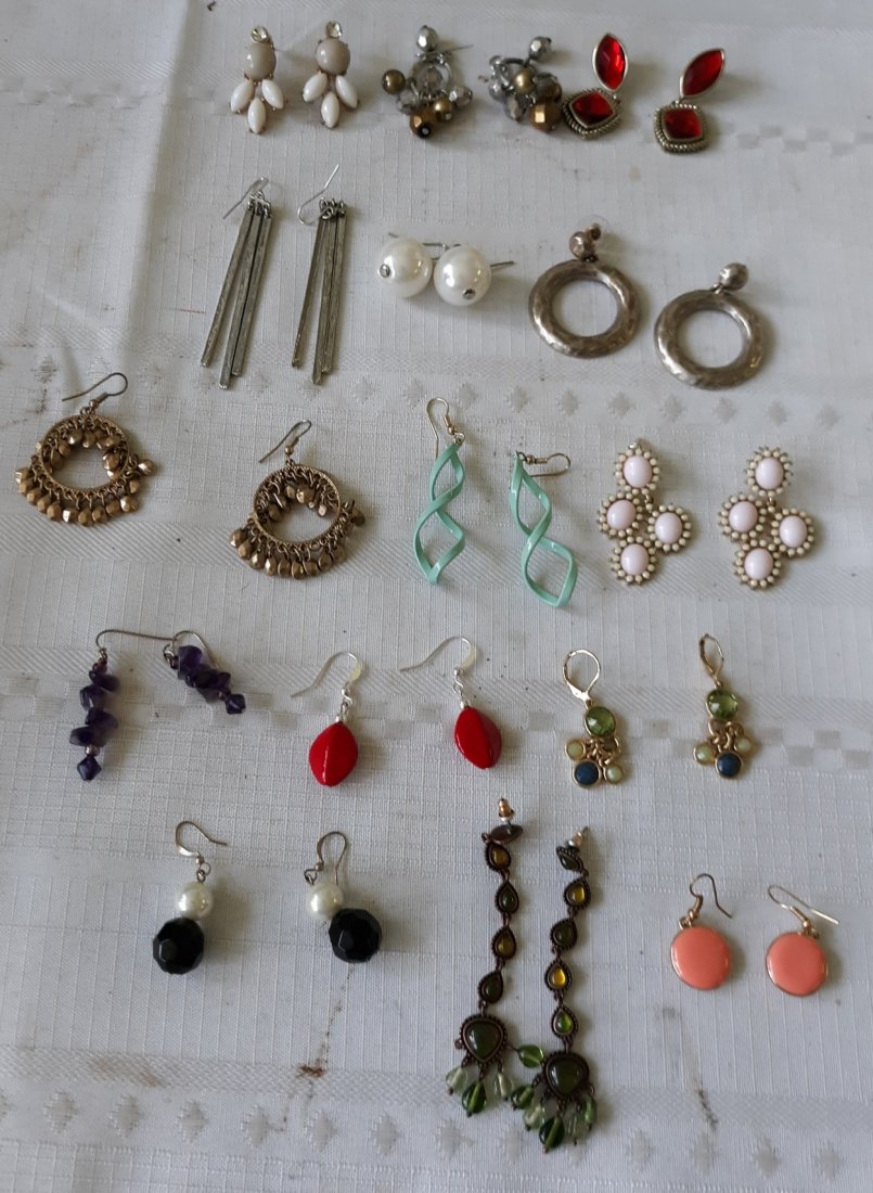 earrings estate pierced lot of 15 gorgeous!: from estate 15 pairs of earrings all pierced, all in very good condition see pics
