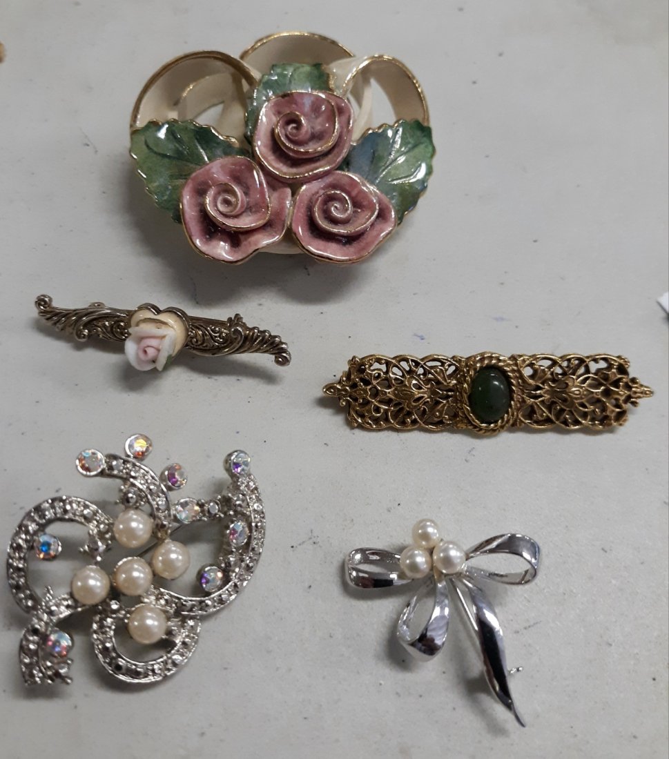 Brooch's pins estate lot of pearls & rhinestones: from estate faux pearls and rhinestones? see pic all 5 for one bid