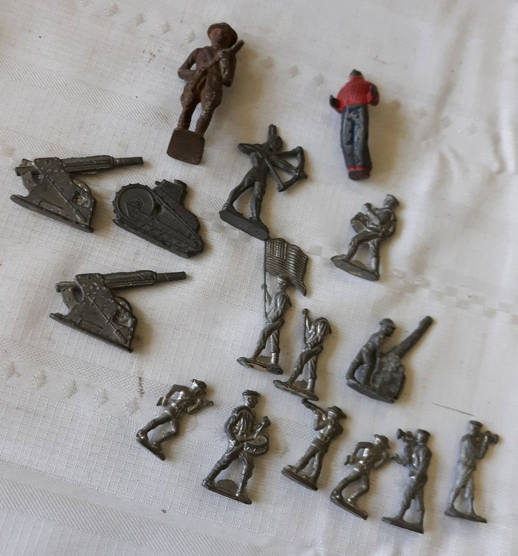 Lead soldiers & tanks army lot of 16 antique? (1 of 5)