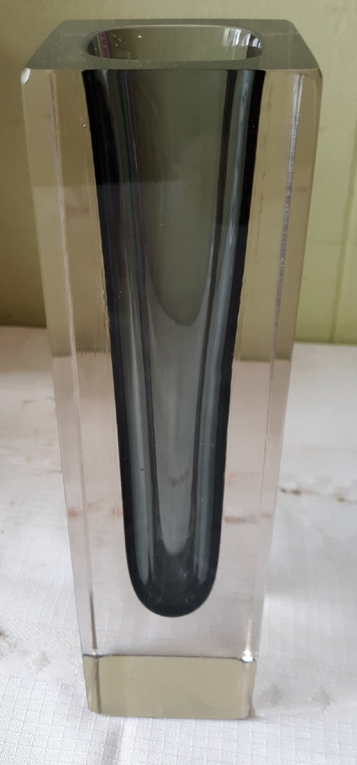 Jeronim Tisljar for Beranek attributed art glass vase: from the same estate as the one with the label, this one has no label no damage attributed to jeronim tisljar for baranek since no label see pics 7 3/4" tall