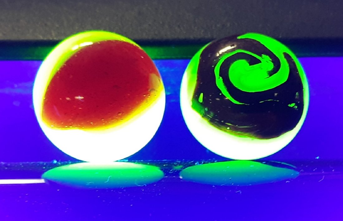 Marbles rare glowie oxblood corkscrew? toy glass: gorgeous pair of antique marbles from estate collector both are just over 3/4" akro agates? see pics wow do they ever glow under black light.