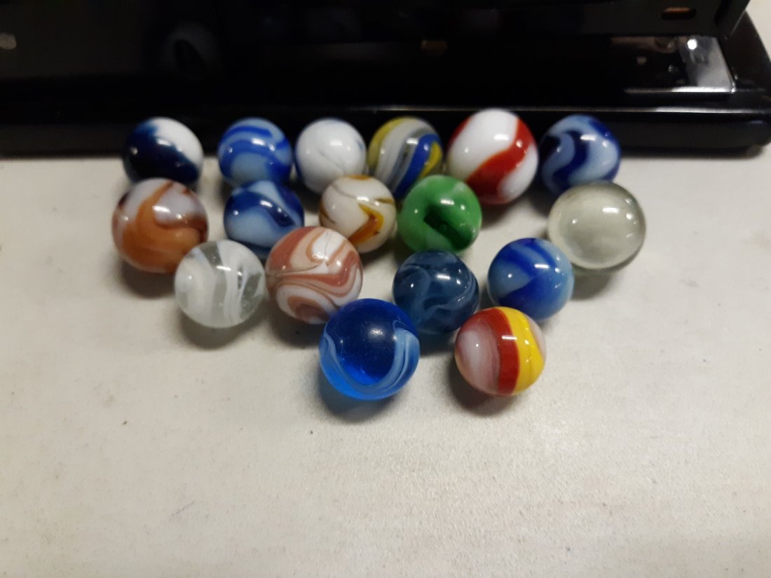 Marbles estate lot swirls, opaques,glowies 5/8" -3/4" (1 of 3)