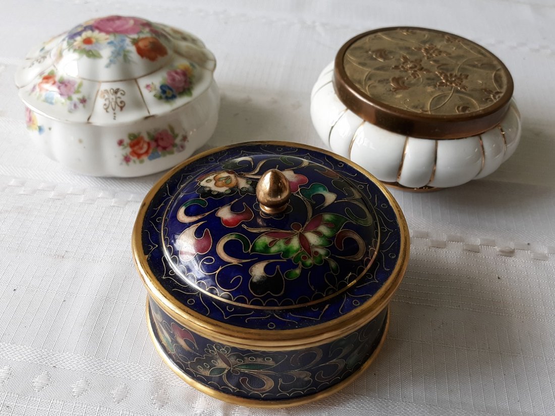 Dresser Jars lot of 3 vintage cloisonné & porcelain: from estate all 3 are nice 2 are porcelain 1 is cloisonné, no damage noted all 3 for one bid! see pics