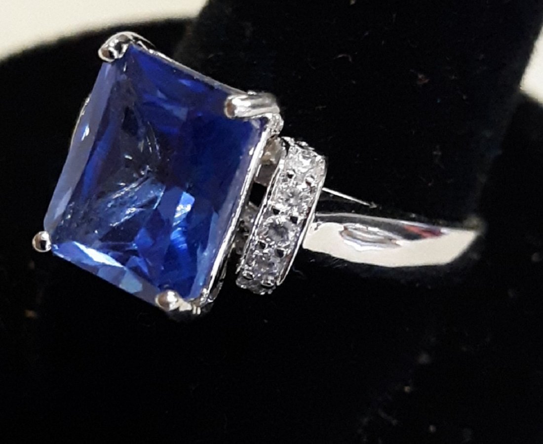tanzanite color ring & Clear CZ's? sz 7 1/4: gorgeous estate ring tanzanite color center stone surrounded by clear cz's? sz 7 1/4 marked CU & Heart see pics