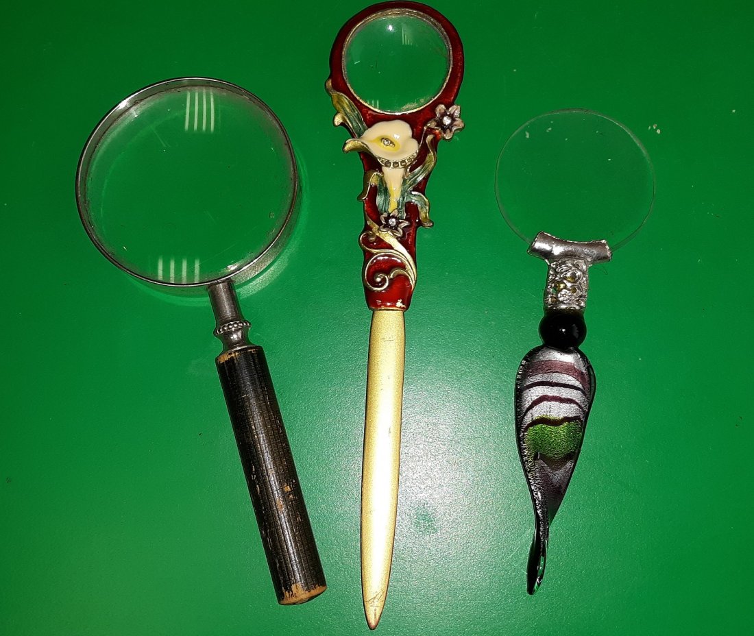 Magnifying glasses Murano style, enamel lot 0f 3: Magnifying glasses Murano style, enamel lot 0f 3lot of 3 murano style, enamel one, and one that looks vintage with wooden handle all 3 for one bid from estate see pics