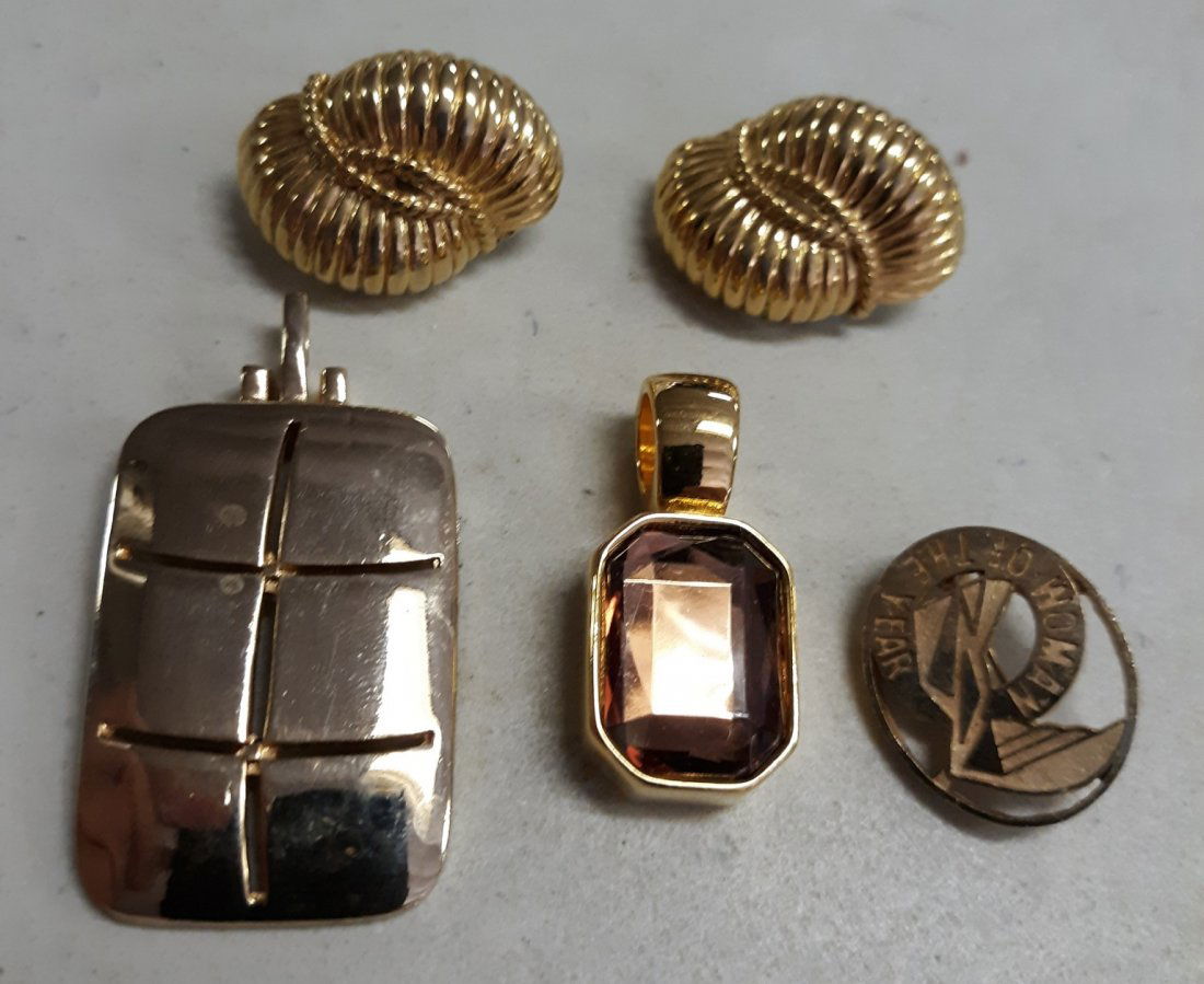 jewelry estate lot of slides women of year pin, trifari: beautiful trifari clip on earrings, woman of the year pin and 2 nice necklaces slides 1 is by joan rivers all in good condition see pics