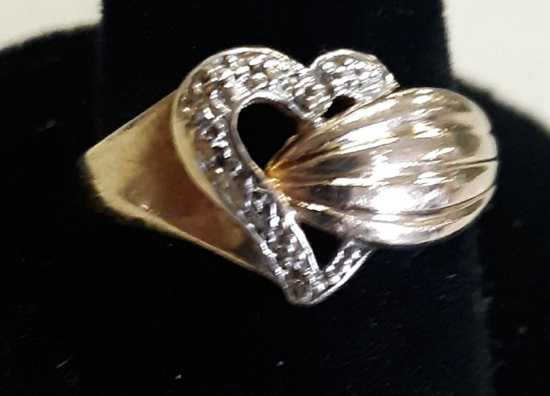 10K Gold Heart Ring w/ Diamonds sz 7 gorgeous (1 of 3)
