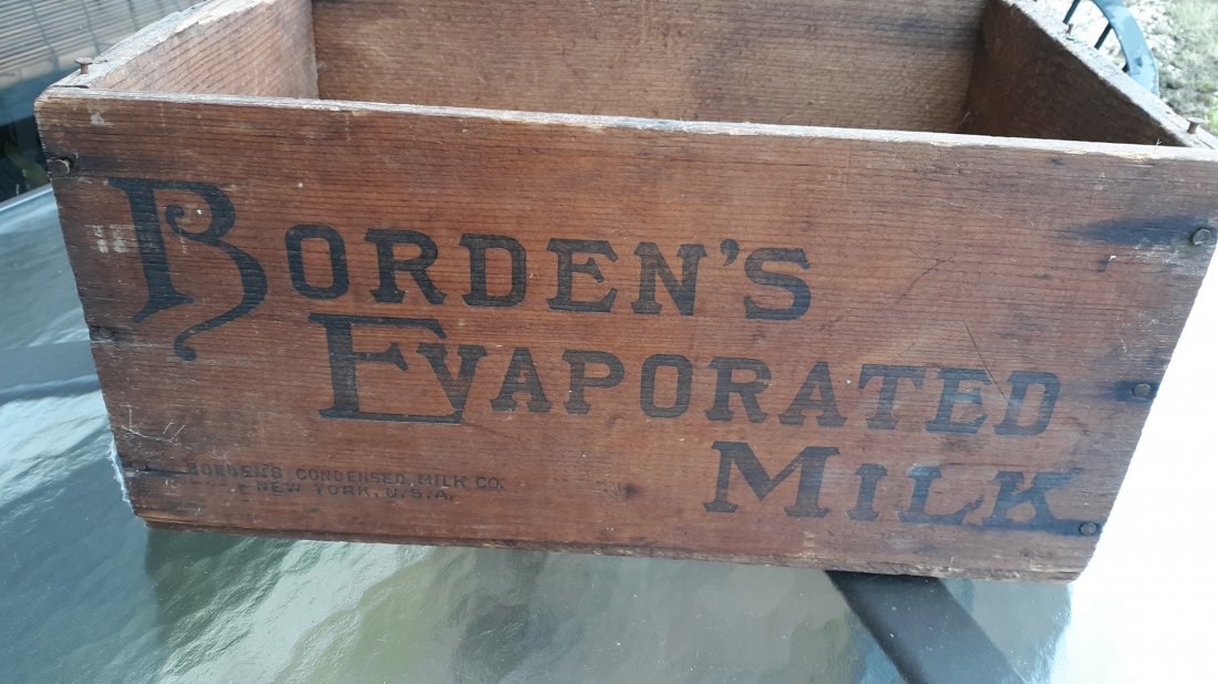 Vintage Borden evaporated wood Milk Crate: Vintage Borden evaporated wood Milk Cratewooden box, this is a nice one in vg condition writing is legible on all sides see pics 16" x 8" x 11"