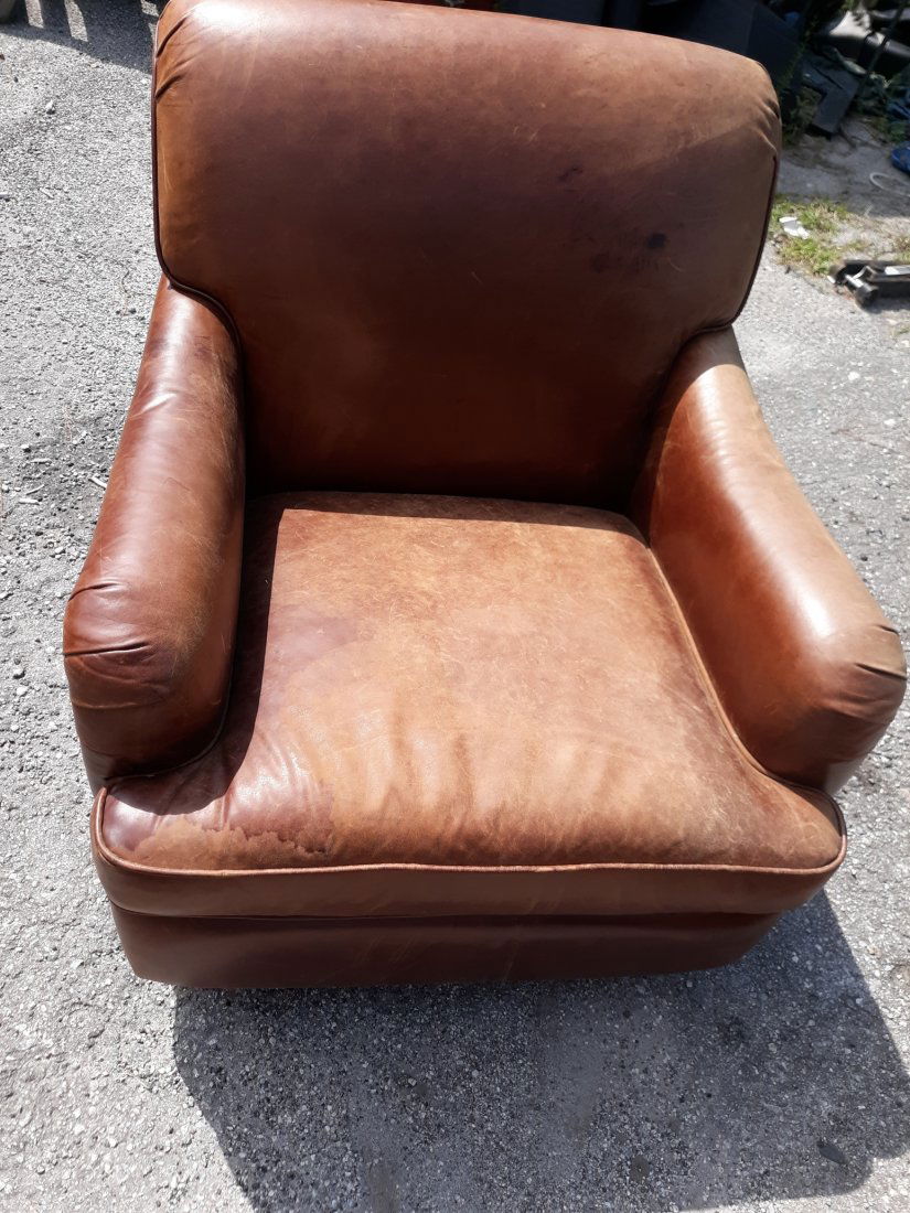 distressed leather chair Gorgeous! (1 of 4)