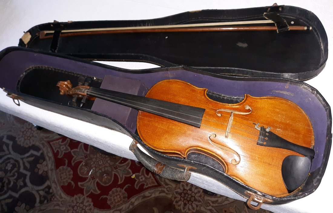 Stradivarius Copy Violin & Case 22" (1 of 15)