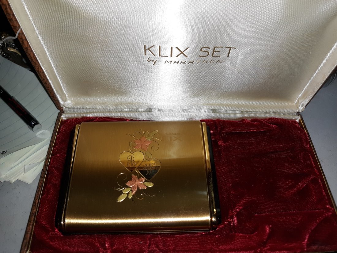 mid century cigarette case by marathon in box (1 of 5)