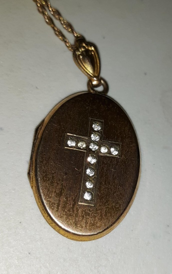 Antique 10K GF Cross Locket 18" Chain W/Dia?In Cross: antique estate locket pendant marked 10k 1/20th 1930's era cross with diamonds? cant get a reading with my diamond tester inserts in both sides for photos 18" chain 1 3/4" pendant see pics