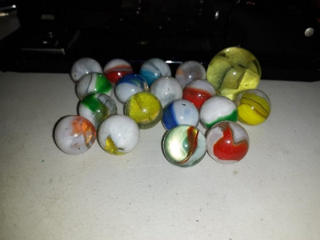 Marbles Antique Lot Of 19 Glowies,Shooter ++: marbles antique lot of 19 hand mades, glowies, shooter red glowies, hand mades 5/8" + or _- over. 1" shooter all for one bid! see pics