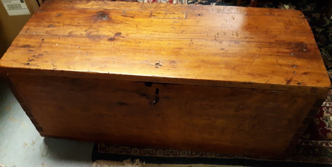antique 1800's sailors chest hand hewn dovetails (1 of 9)