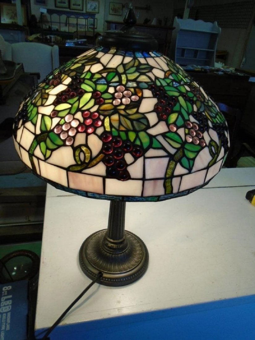Stain Glass tiffany style Lamp Gorgeous! (1 of 4)