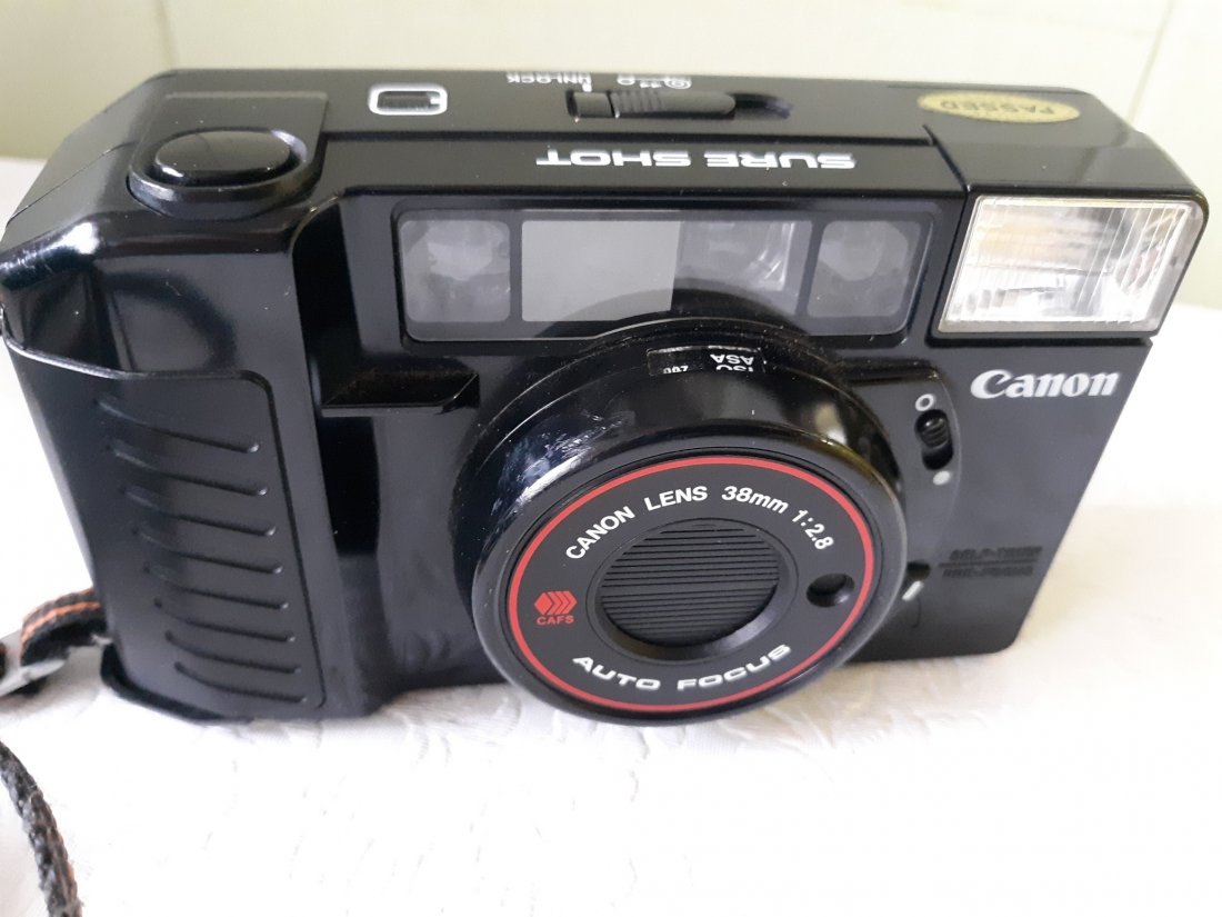 cannon sure shot camera 35mm auto focus (1 of 2)