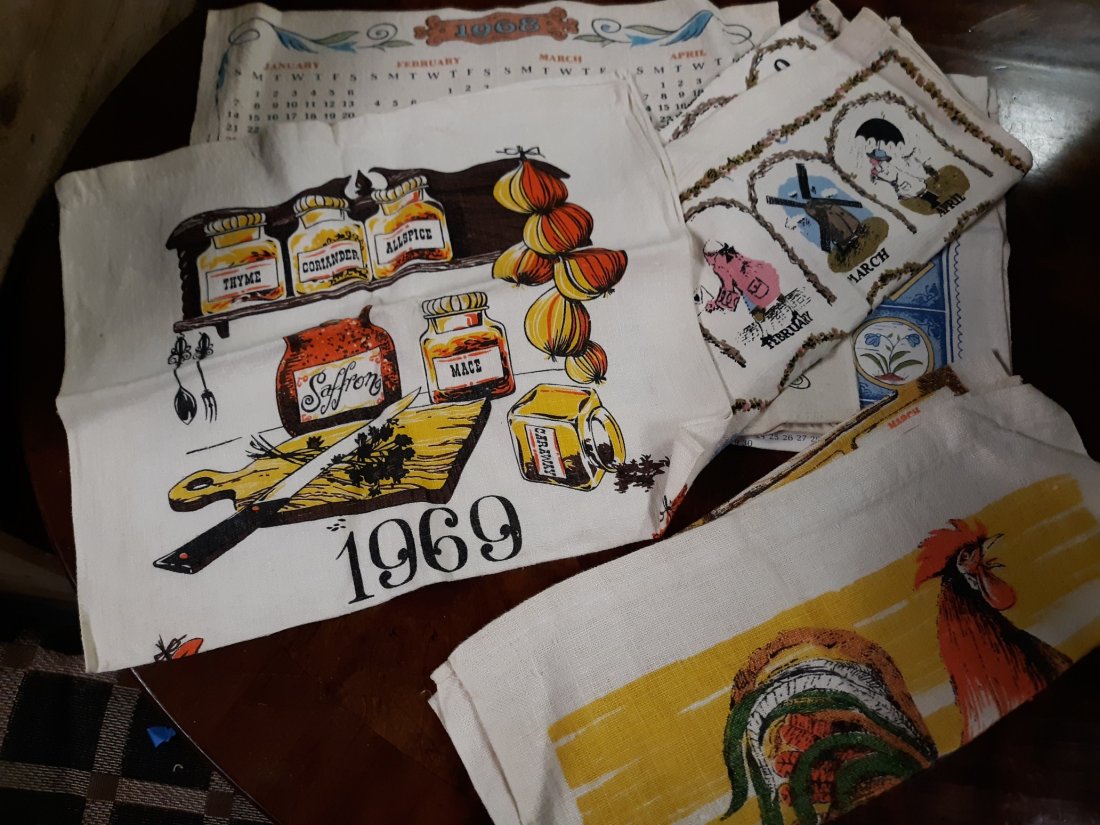 mid century calendar towels currier & ives too!: currier and ives 1968, 1969 holiday spice great fall colors, 1973, most in very good condition see pics total of 55 for one bid!