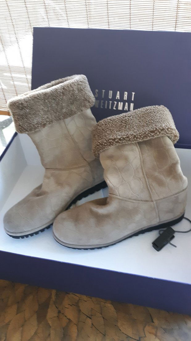 Stuart Weitzman suede boots NWT/box (1 of 2)