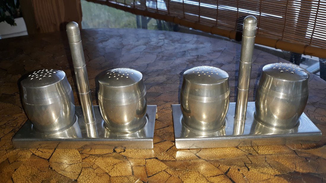 Holland Pewter K.M.D. Salt /pepper shaker w/carrier 2pc (1 of 3)