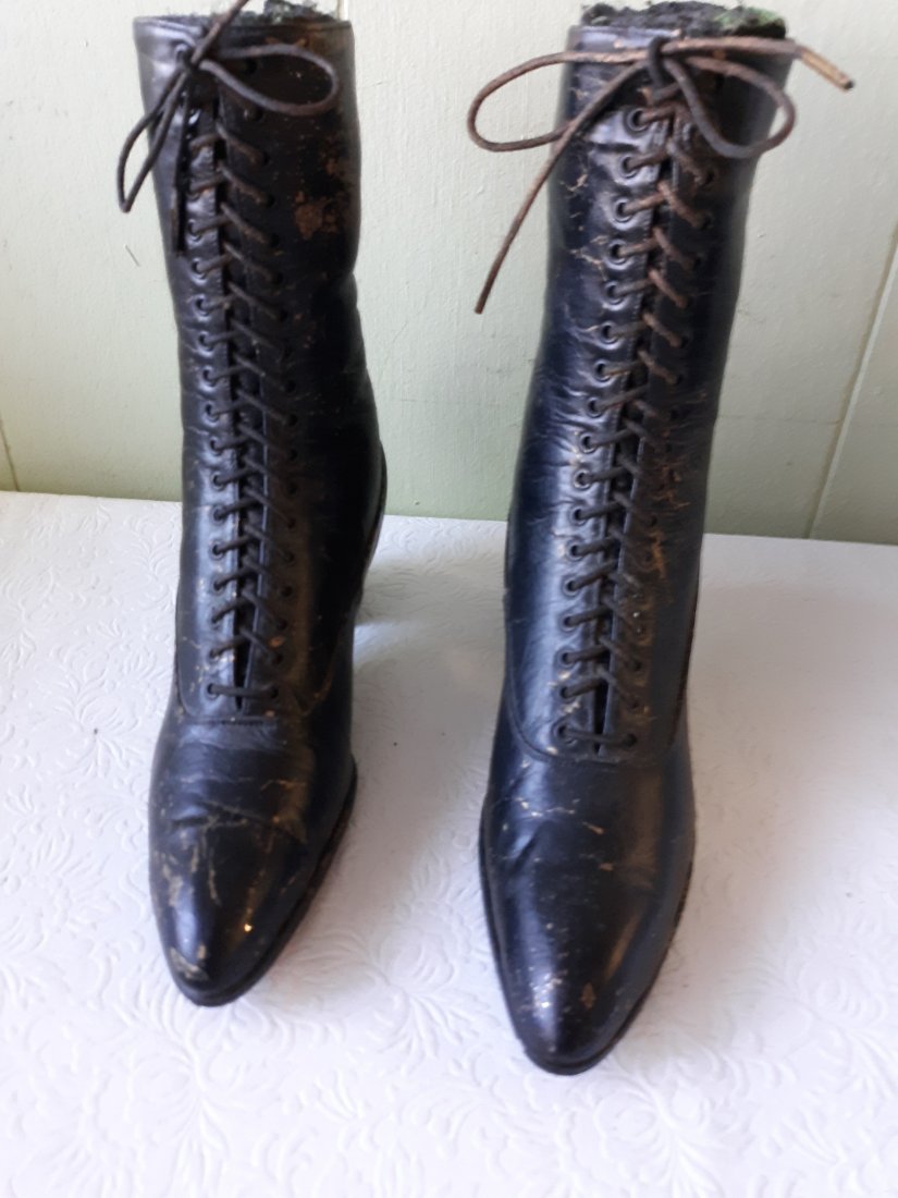 antique western made ladies Victorian boots shoes (1 of 4)