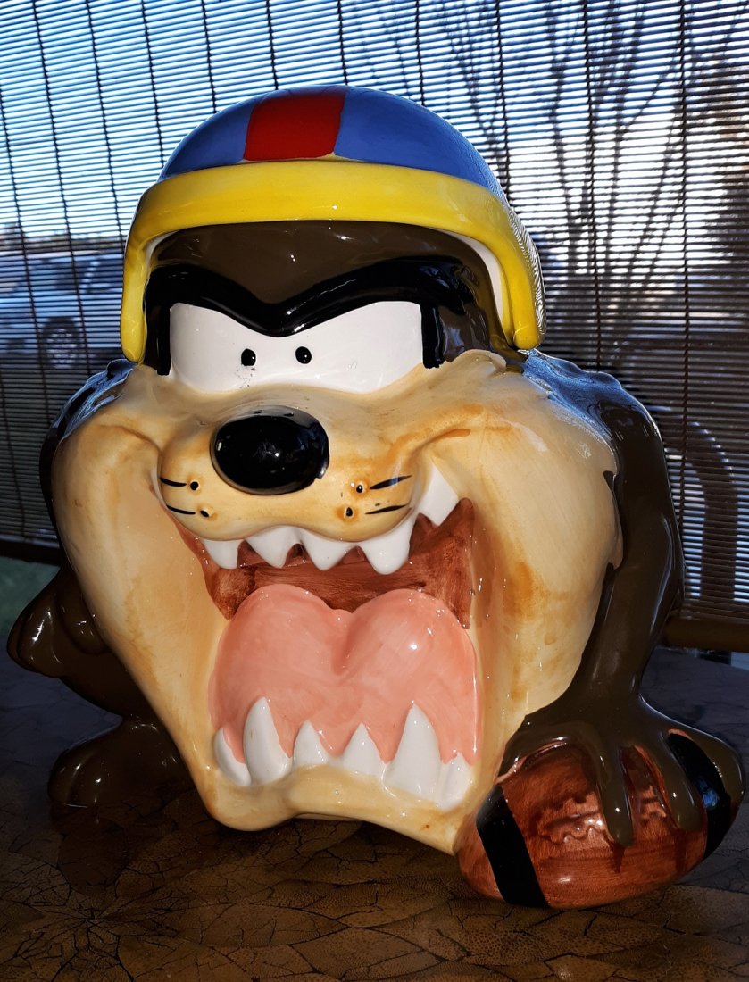 Warner Brothers 1993 Looney Tunes TAZ  cookie Jar (1 of 4)
