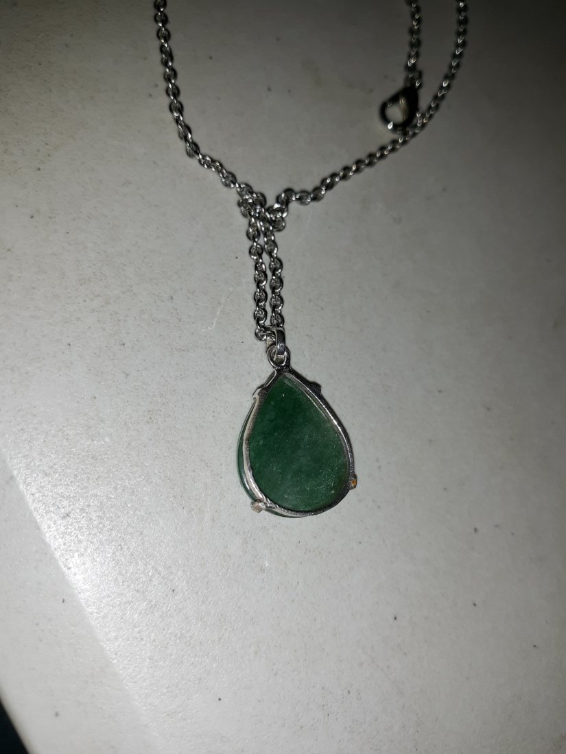sterling & aventurine pear shaped necklace: beautiful necklace and aventurine pendant in a pear shape. pendant is marked 925 I do not see any markings on chain? 16" long chain see pics