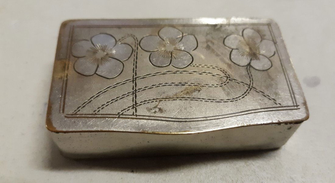 antique snuff or pill box signed MNF nice (1 of 3)