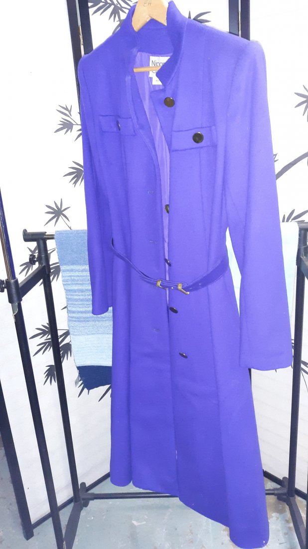 Vintage Albert Nipon Coature Womens Coat Italy: Vintage Albert Nipon Coature Womens Coat Italy sz 4 in very good condition from estate see pics no rips or tears I believe this is Violet in color.