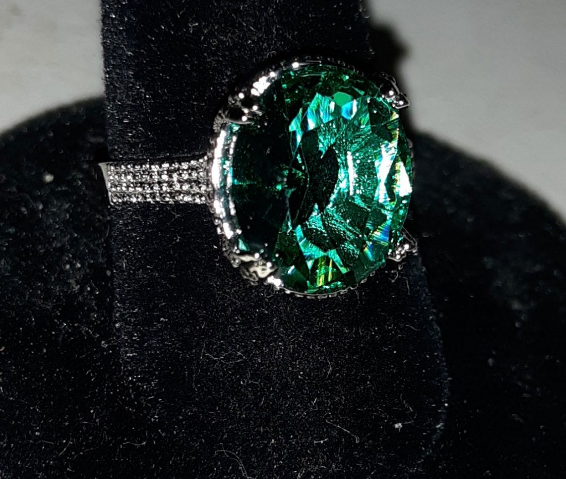 sterling & emerald color ring sz 6 (1 of 3)