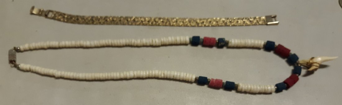 vtg 80's surfer style necklace w/faux sharks ++ (1 of 3)