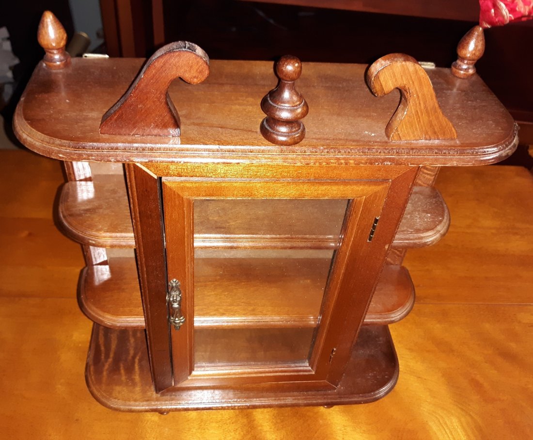 vtg wall curio cabinet Nice! (1 of 3)