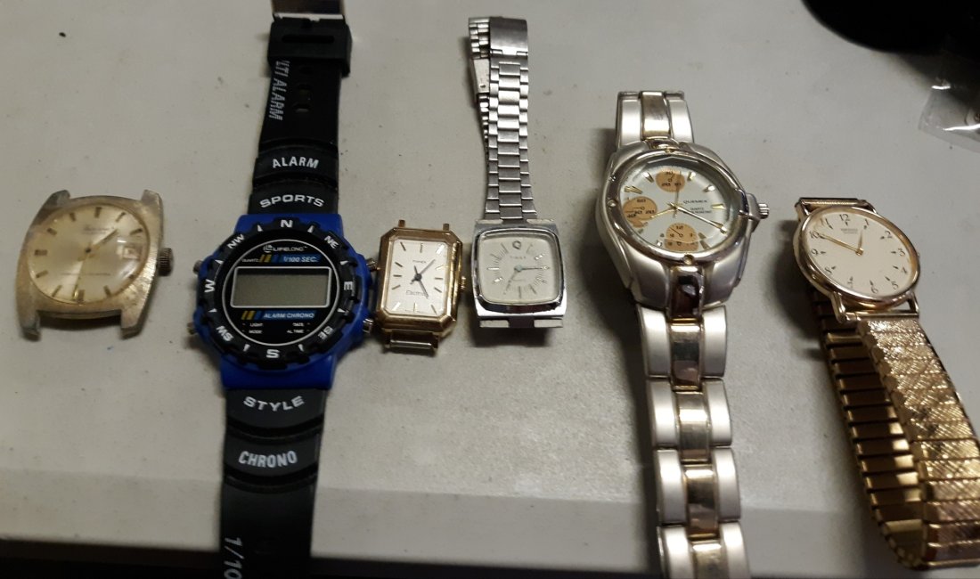 estate watch lot timex K cells too, seiko 6pcs: all from estate some vintage some lcd some quartz all 6 for one bid parts or repair see pics