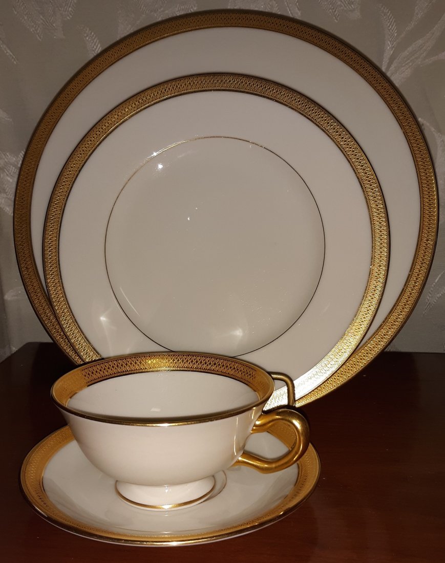 LENOX LOWELL P-67 CHINA IVORY W GOLD BORDER 4pcs set (1 of 3)