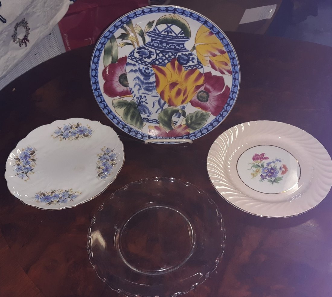 estate china lot of 4 aynsley, oriental plates: bona china lot of 4 plates, 2 are aynsley bone china, one is clear glass depression, and oriental accent plate all are in good used condition4 plates for one bid see pics