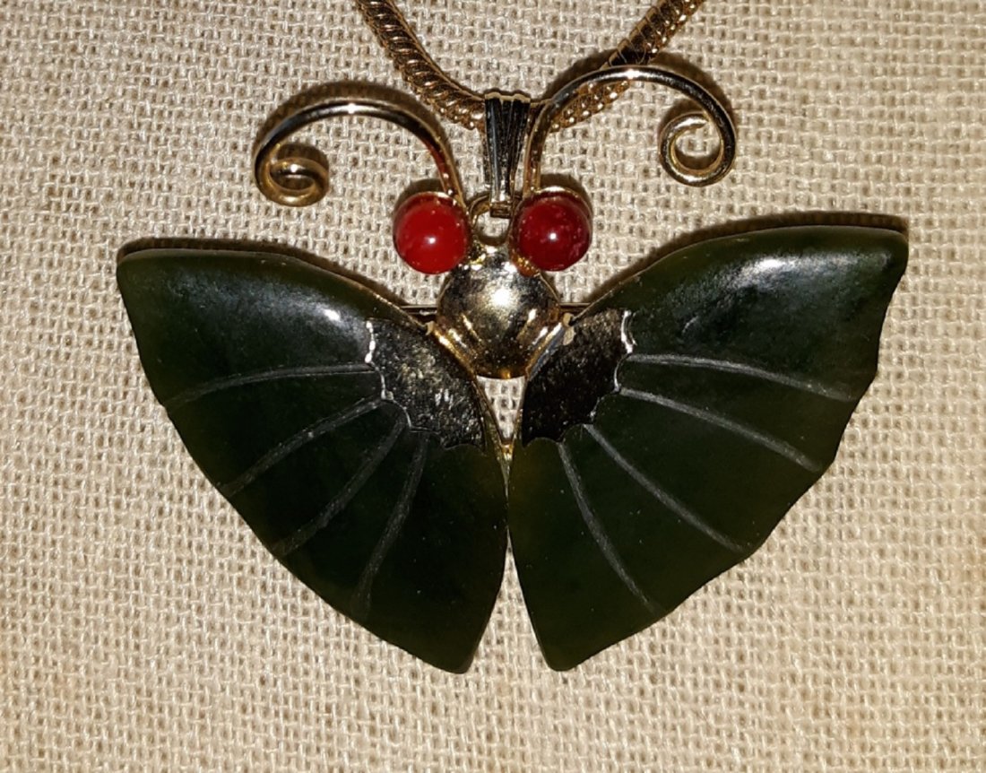 jade & coral butterfly brooch /pendant 60's necklace: beautiful jade wings and coral eyes with gold filled? serpentine 18" chain Jewelry can take off chain and wear as a pin/brooch also beautiful used condition see pics