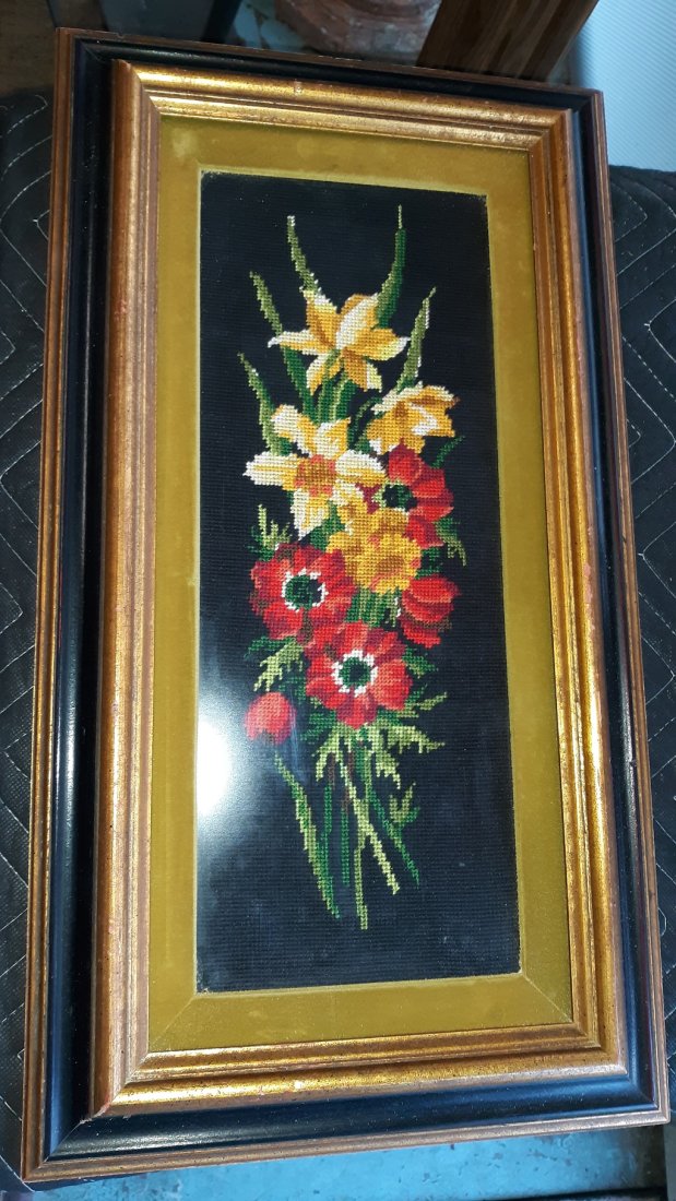 Vtg Needlepoint Flower Floral Picture Wood framed (1 of 3)