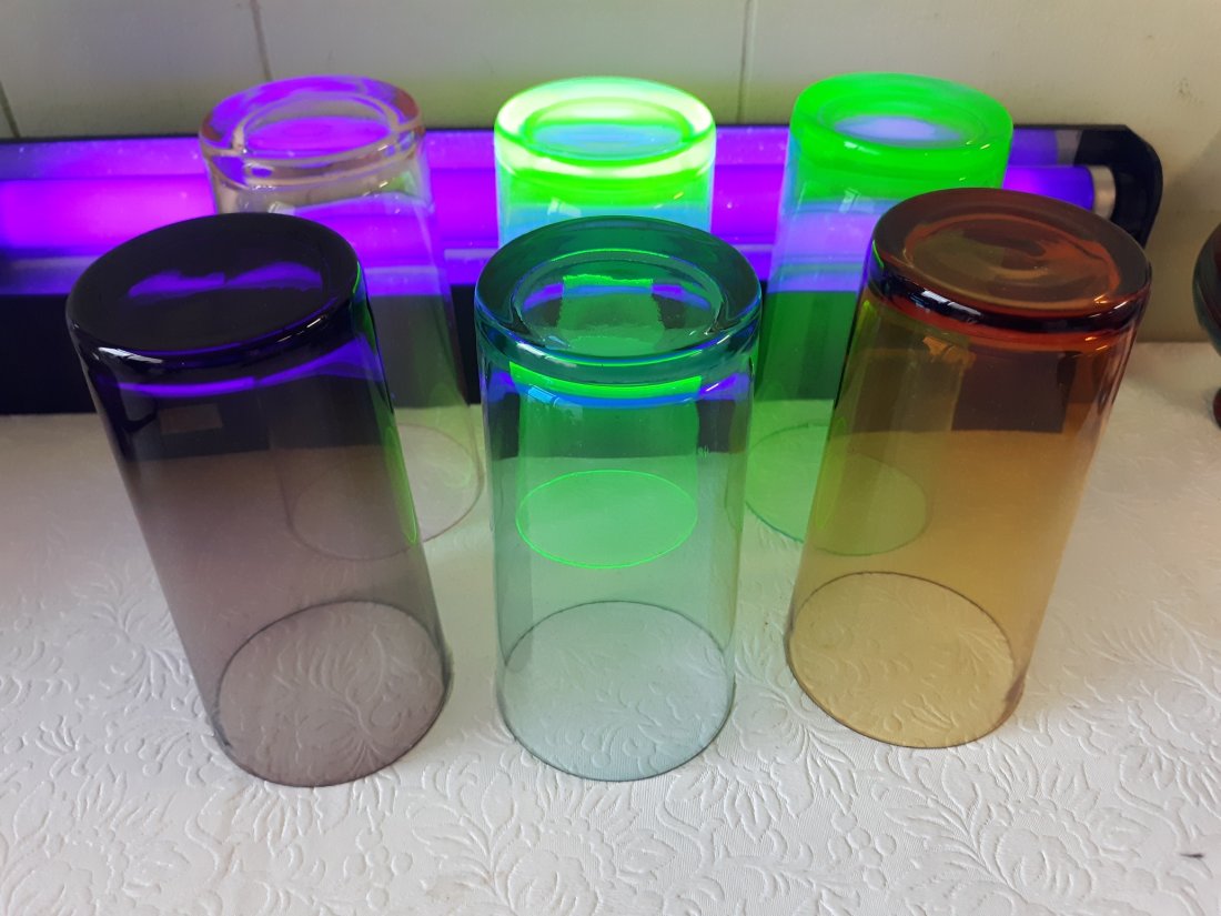 ant. vtg glasses tea or water 5 1/2" glow under uv light 6pc (1 of 3)