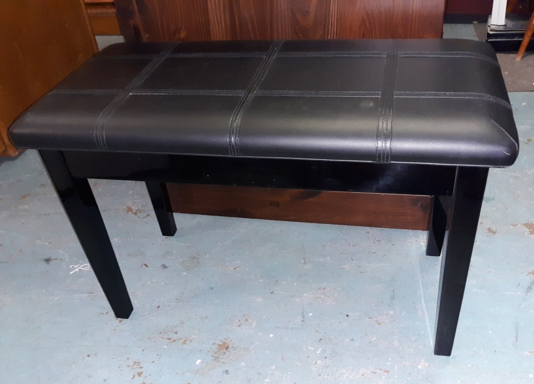 New Suzuki Piano bench dark ebony color: new never used put together from box 20" tall 31" wide 15" deep see pics from estate