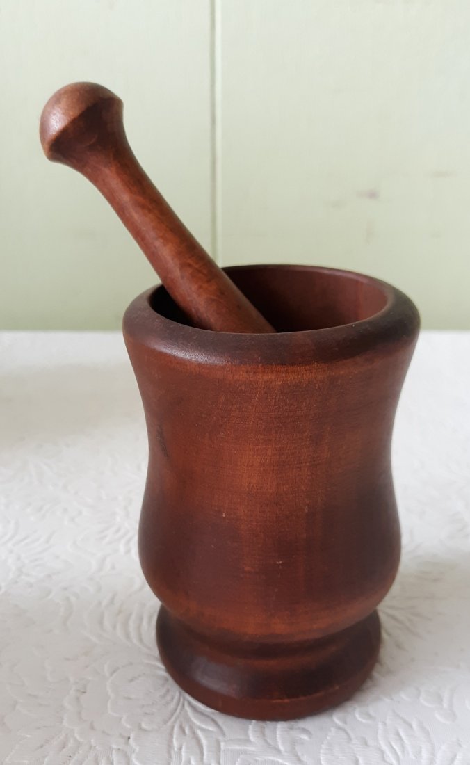 vtg 1950's doctors mortar and pestle 4": beautiful solid wood Cherry? mortar is 4" tall and pestle in excellent condition hand turned on lathe see pics