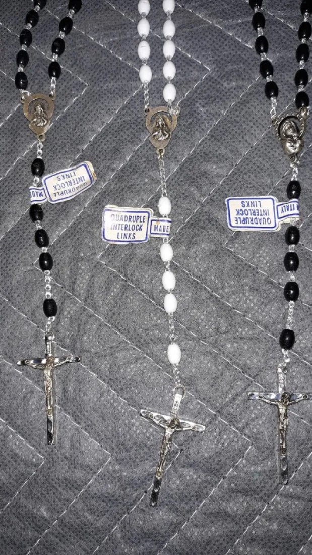 Rosaries lot of 3 made in italy w/tags: Rosaries lot of 3 made in italy w/tags see pics no damage