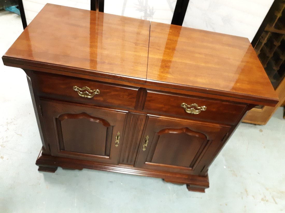 Mid Century Thomasville cherry flip top server, bar, buffet (1 of 4)
