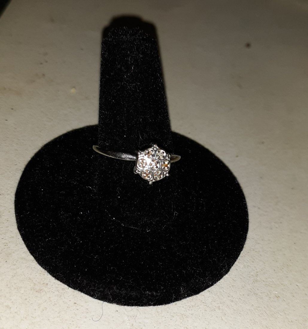 beautiful 10 K & diamond cocktail ring illusion head jewelry (1 of 3)