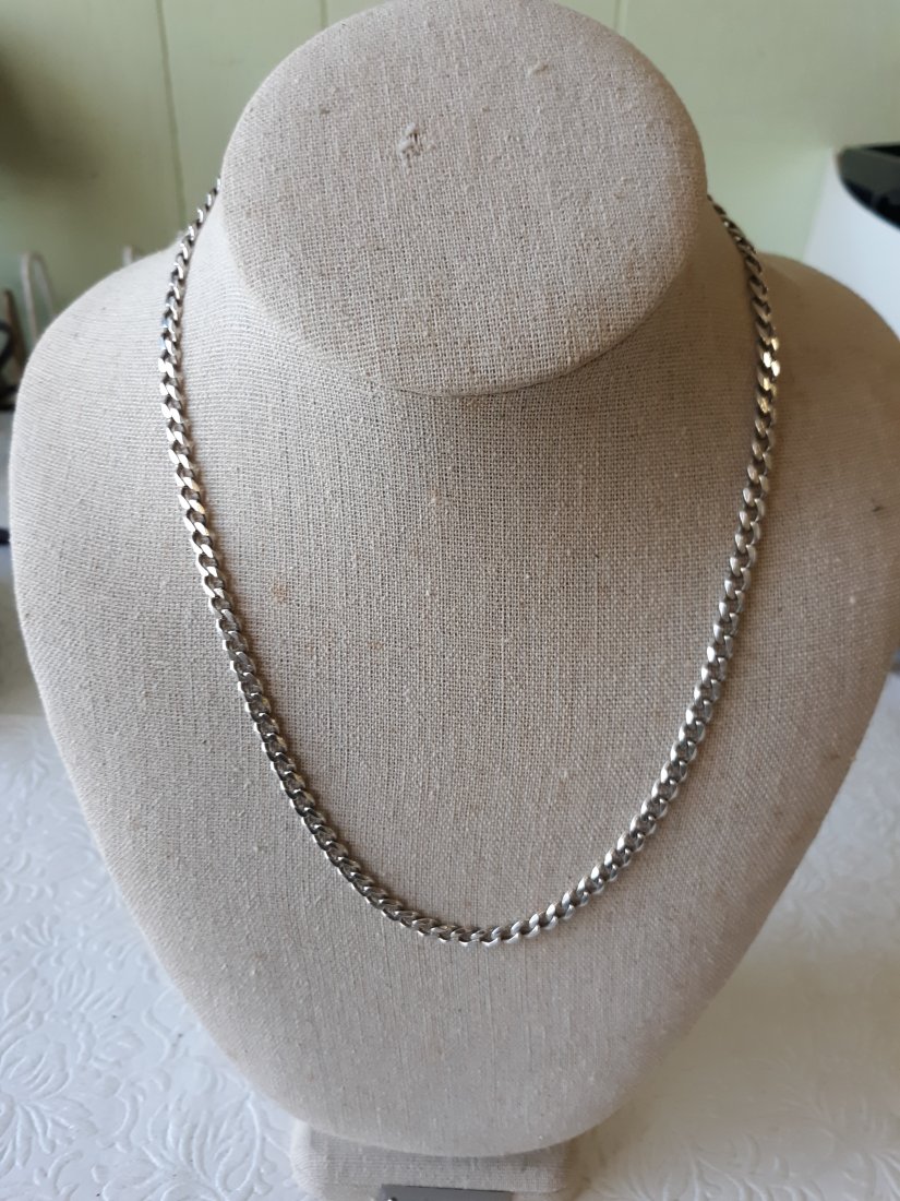 sterling curb cuban link chain 19" & 5 mm necklace jewelry: sterling curb cuban link chain 19" & 5 mm necklace jewelrybeautiful estate sterling necklace in the cub or cuban link style 19" long very good condition appx 5 mm see pics