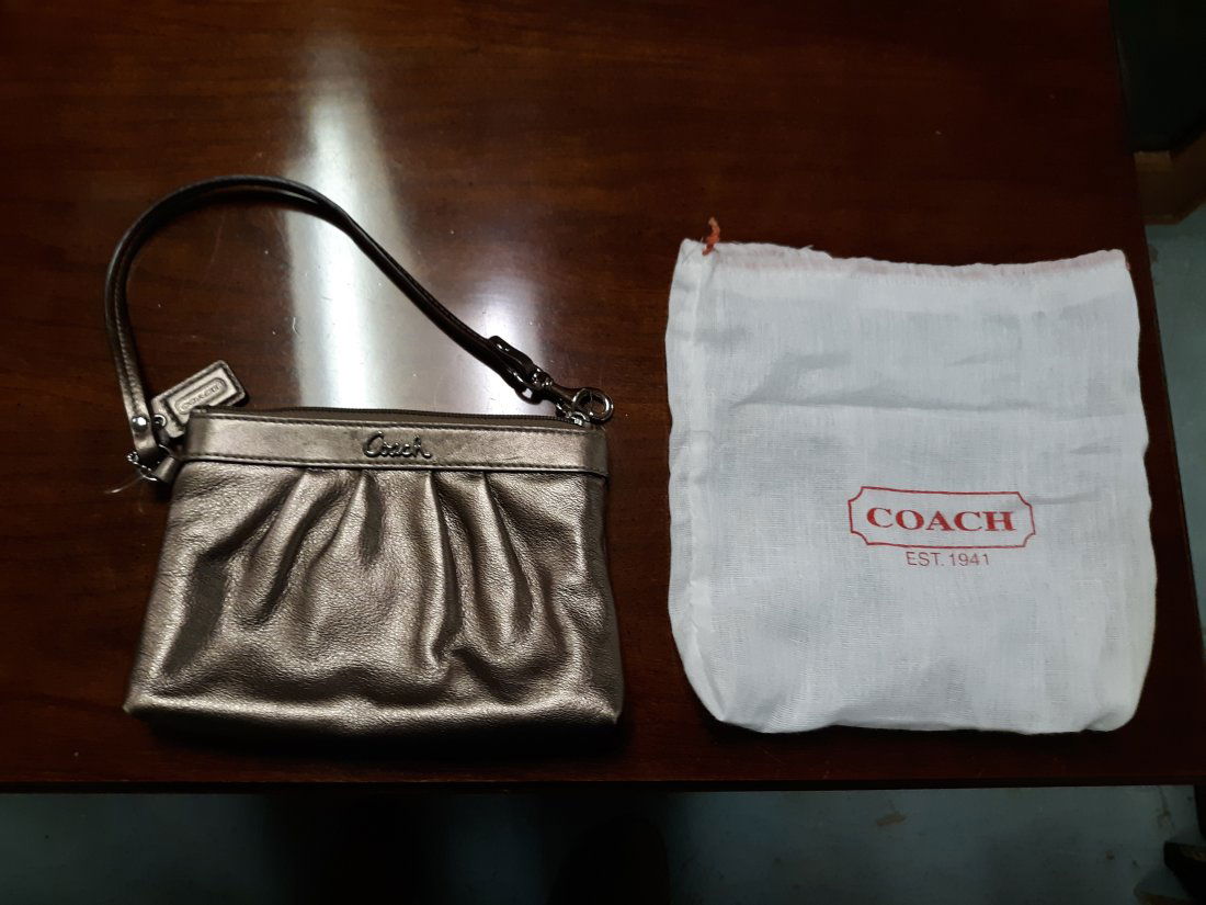 coach womens all leather gold wristlet w/bag (1 of 3)